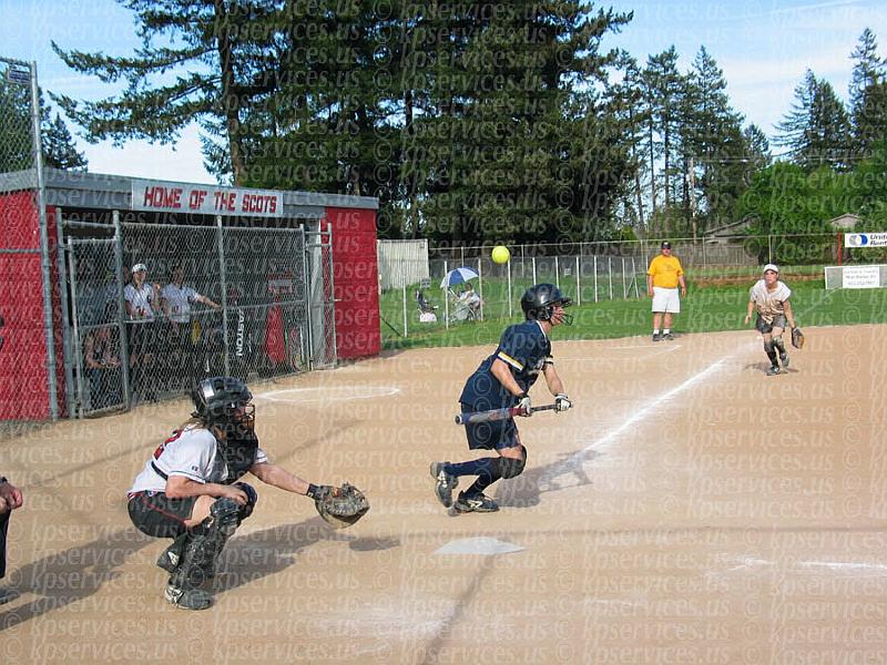 IMG_1745-BuntHRVsoftball.jpg